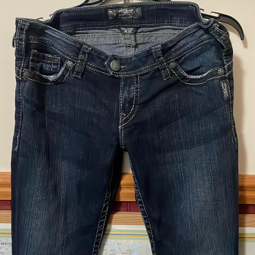 Women’s Silver Co Tuesday Low Rise 16 1/2 (slim boot cut) Jeans Size W30/L33